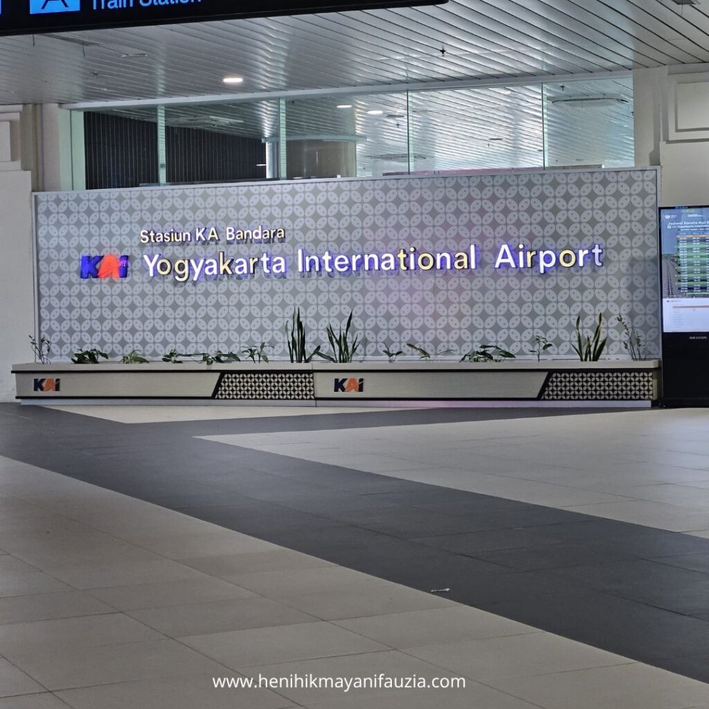 Kereta Bandara YIA Ekspress