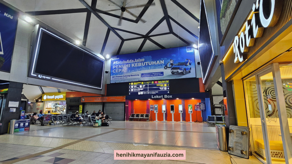 Kereta Api jurusan Yogya karta Bandung