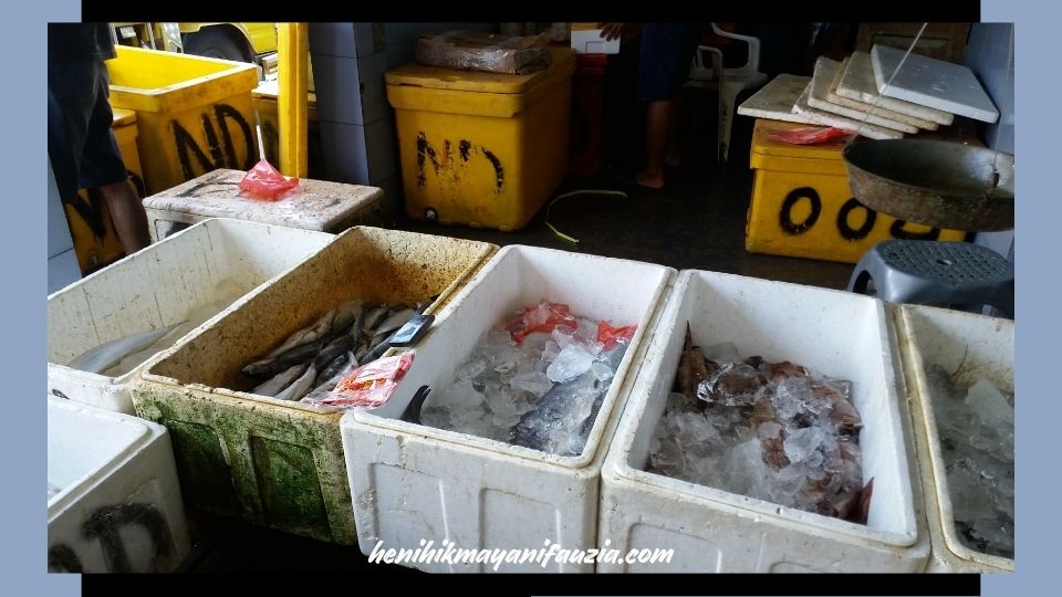 Pasar ikan Ujung Genteng