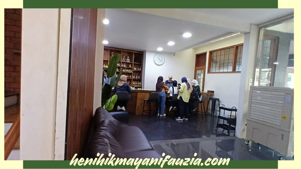 Ruangan toko WIN Parfumery