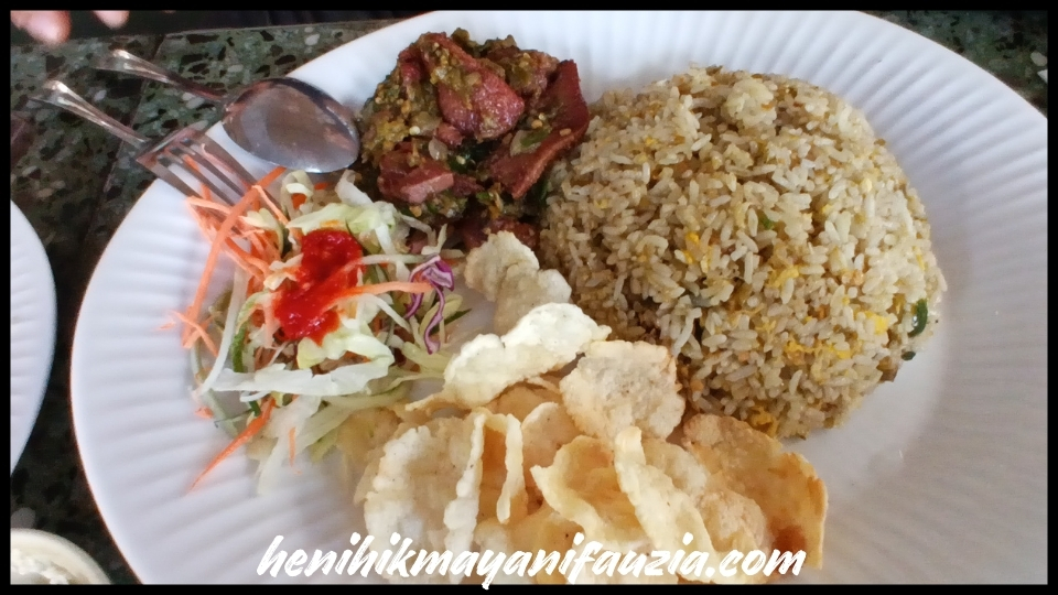 Nasi goreng di resto D'Green cafe dan Resto