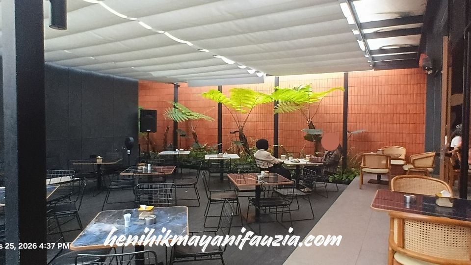 Teras depan 1990 Caffeenery Sukabumi