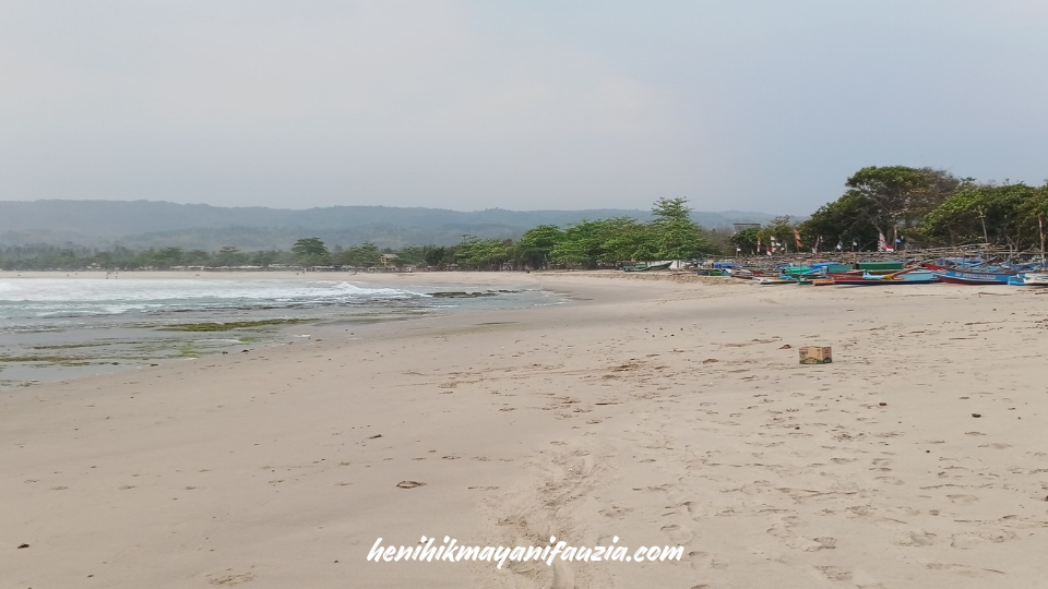 Pantai Sawarna