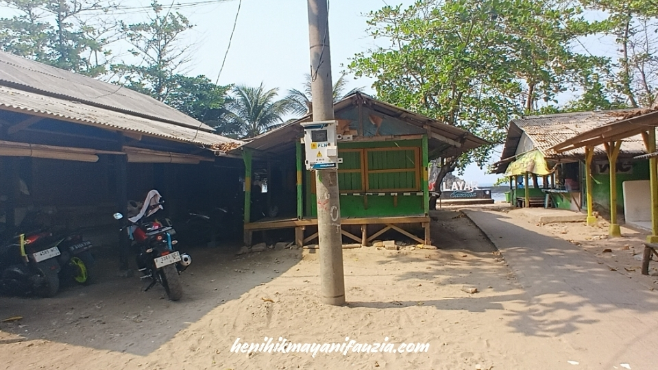 Penginapan di Pantai Sawarna